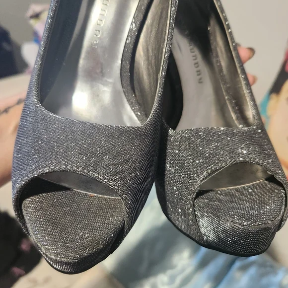 Chinese Laundry Silver Glitter Peep-Toe Heels - Picture 3 of 5
